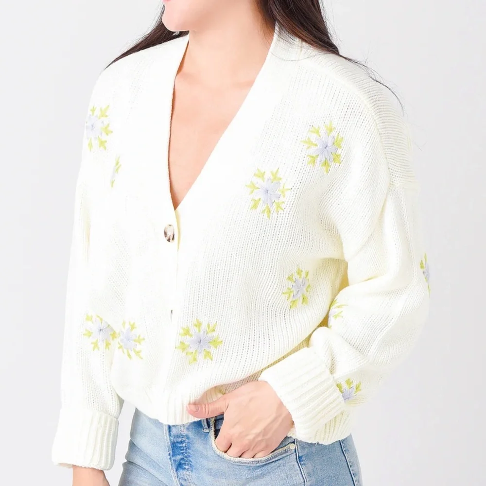 BB Dakota Old School Cream w/ Embroidered Floral Cardigan Sweater Sz S - Picture 5 of 11
